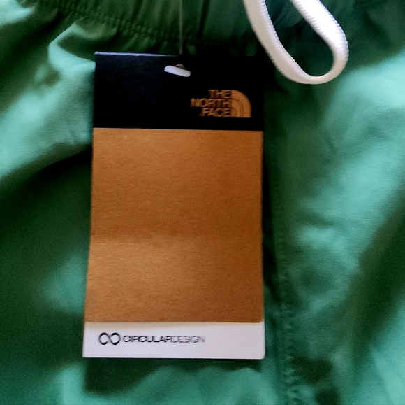 Northface shorts great colors! Nwt short or swim trunks - Picture 3 of 9